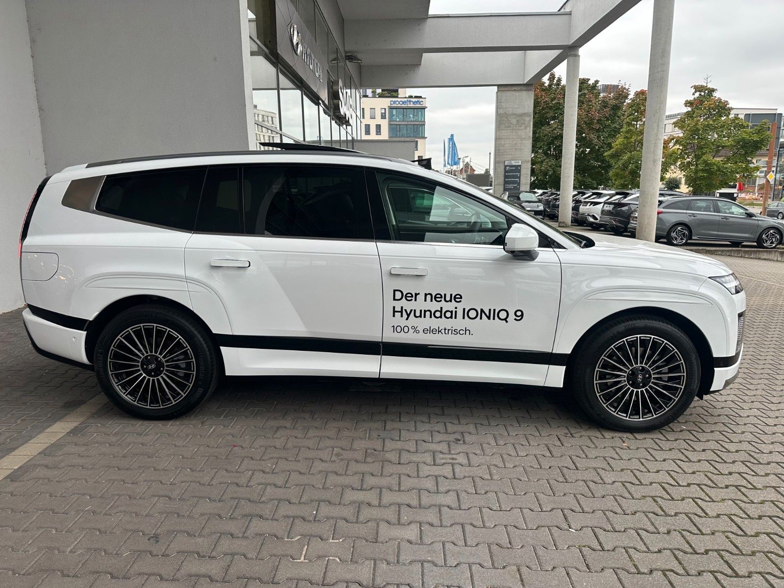 Fahrzeugabbildung Hyundai IONIQ 9 UNIQ 110kWh 360°/Bose/Leder!