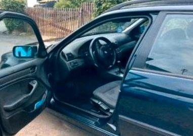 BMW 320 2004 — салон