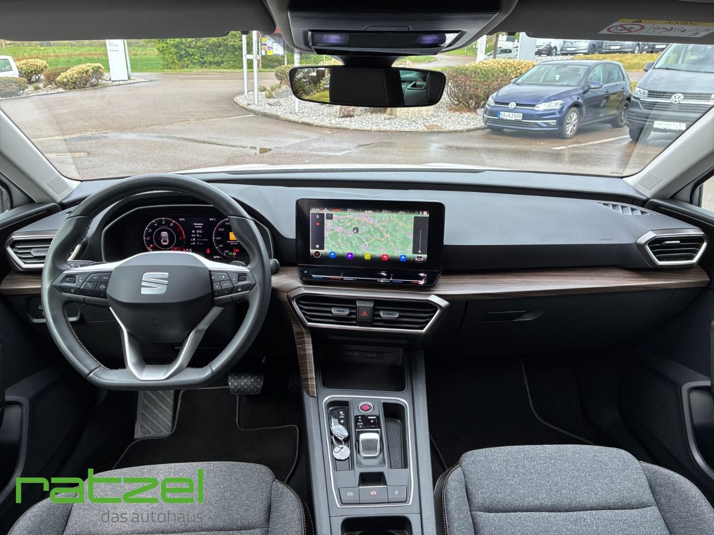 Fahrzeugabbildung SEAT Leon Xcellence 1.5 eTSI Navi Digitales Cockpit L