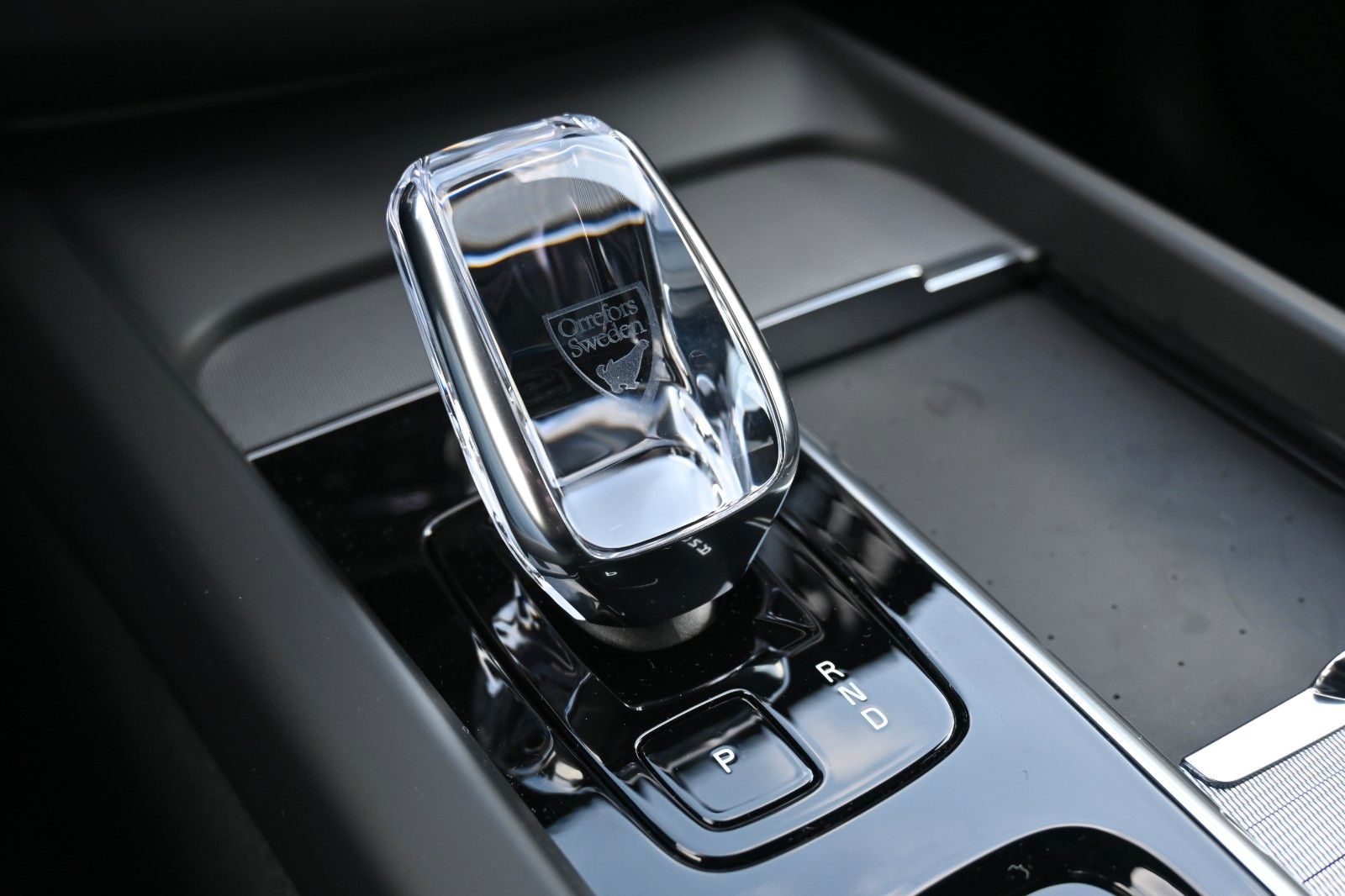 Fahrzeugabbildung Volvo XC60 B5 AWD Plus Dark*FSHZG*360°*H&K*ACC*AHK