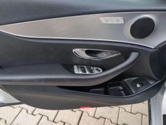 MERCEDES-BENZ E 220 d 4Matic /MultiBeam/Totwinkel+Spurhalte/