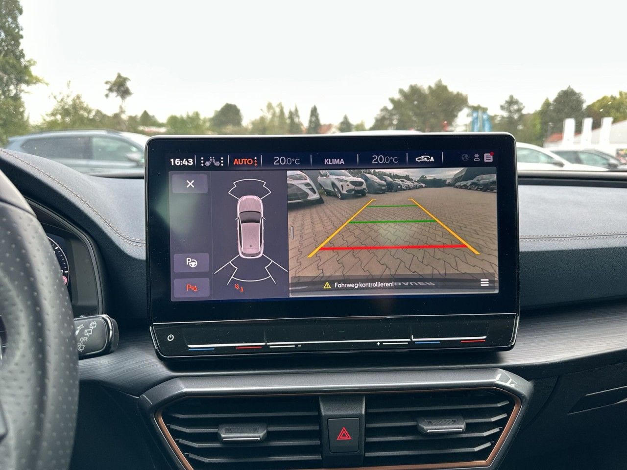 Fahrzeugabbildung CUPRA Leon VZ 2.0 TSI 221 kW (300 PS) 7-Gang-DSG