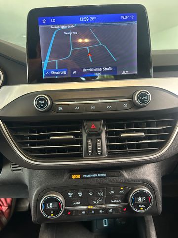 Fahrzeugabbildung Ford Focus Turnier Cool & Connect Automatik