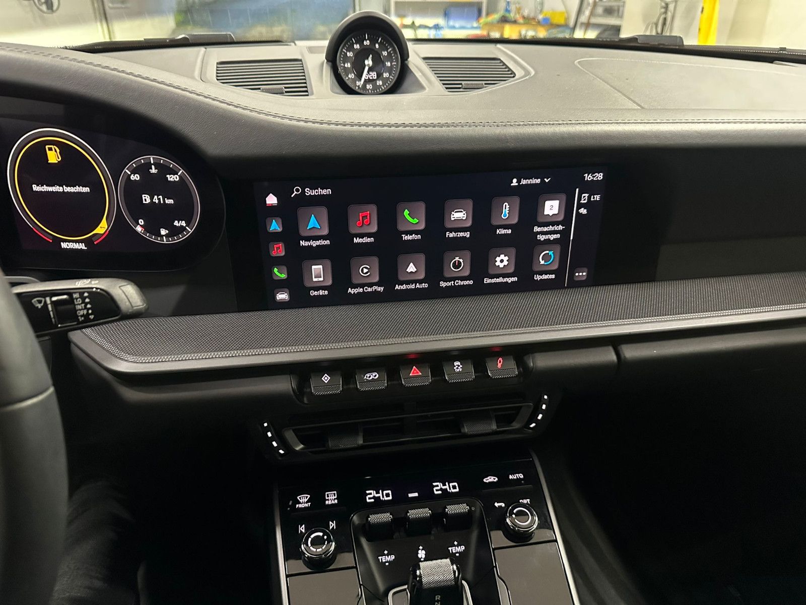 Fahrzeugabbildung Porsche 992 Carrera Cabriolet *SPORT-CHRONO*