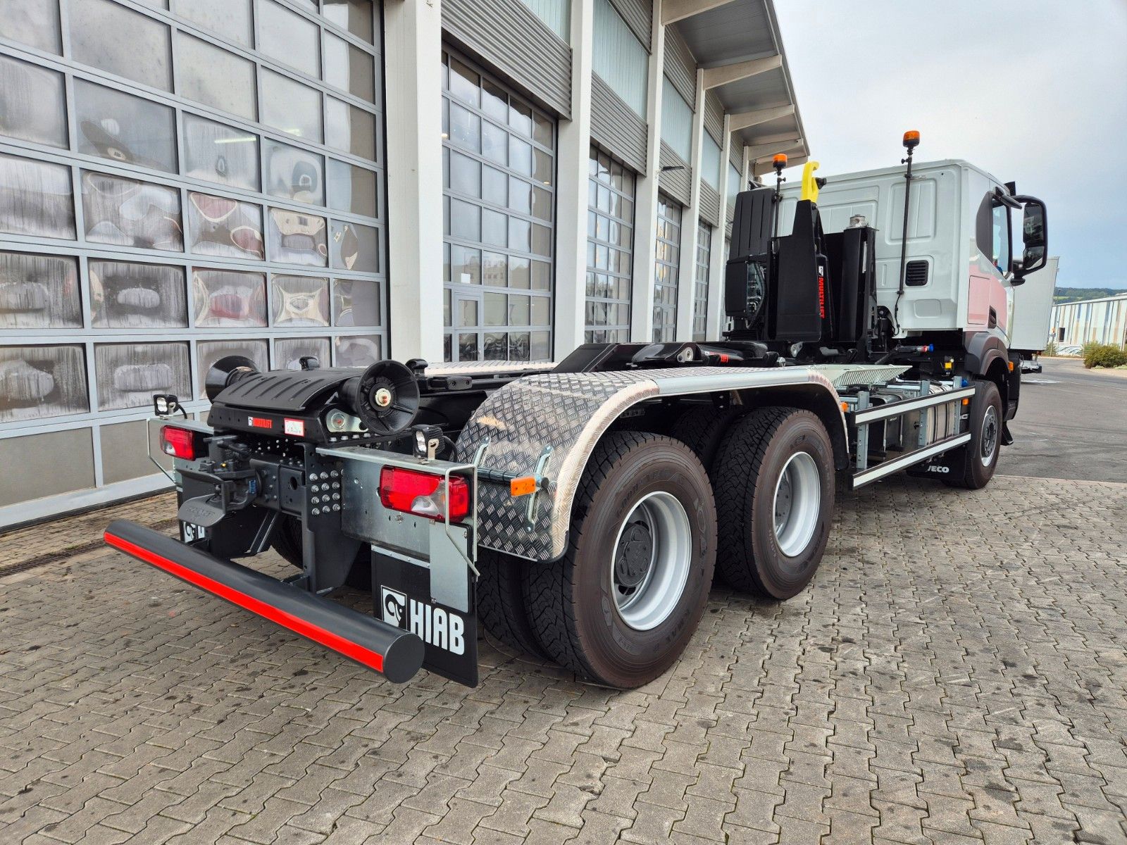 Fahrzeugabbildung Iveco X-Way AT300X48Z/P HR OFF 6x4 Hiab Winterdienst