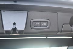 Fahrzeugabbildung Volvo XC60 B4D R-Design*LED*PANO*STHZ*H&K*CAM*4-Zonen