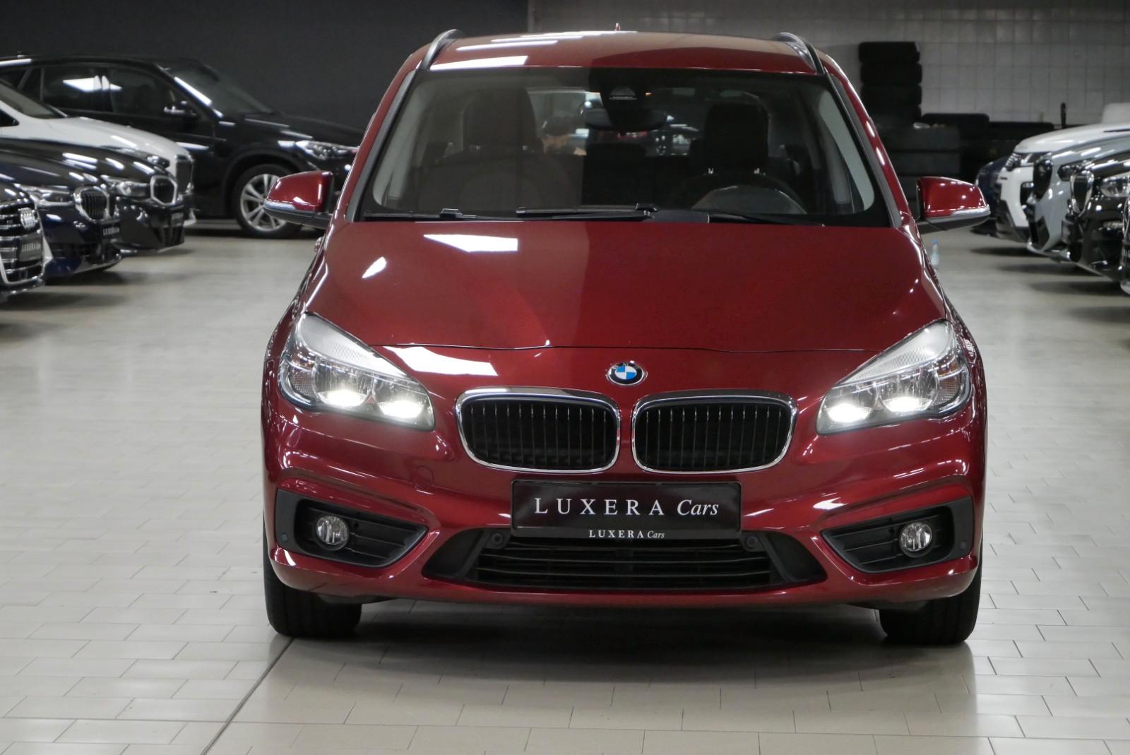 BMW 218i Active Tourer AHK PDC SHZ aus 1. Hand