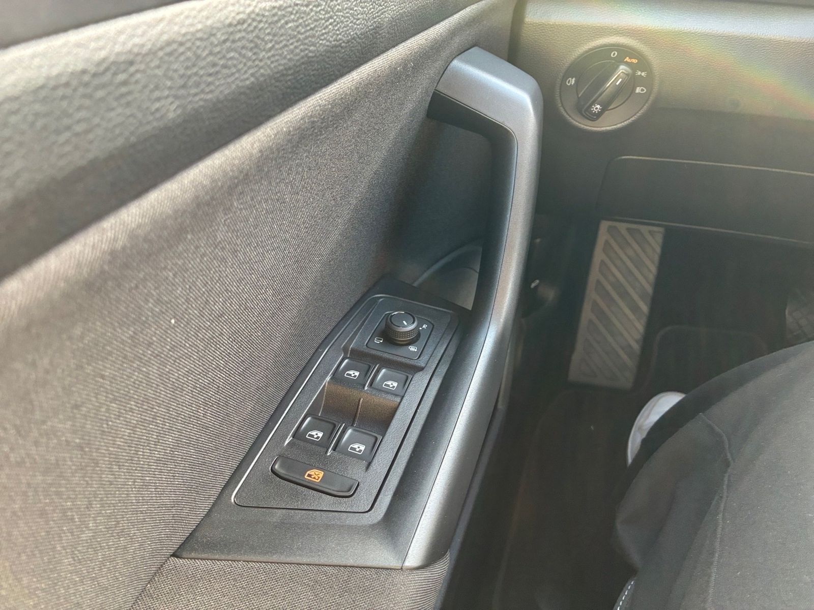 Fahrzeugabbildung Volkswagen T-Roc 1.5 TSI Life LED,Navi,PDC,SHZ,Klimaaut.,LM