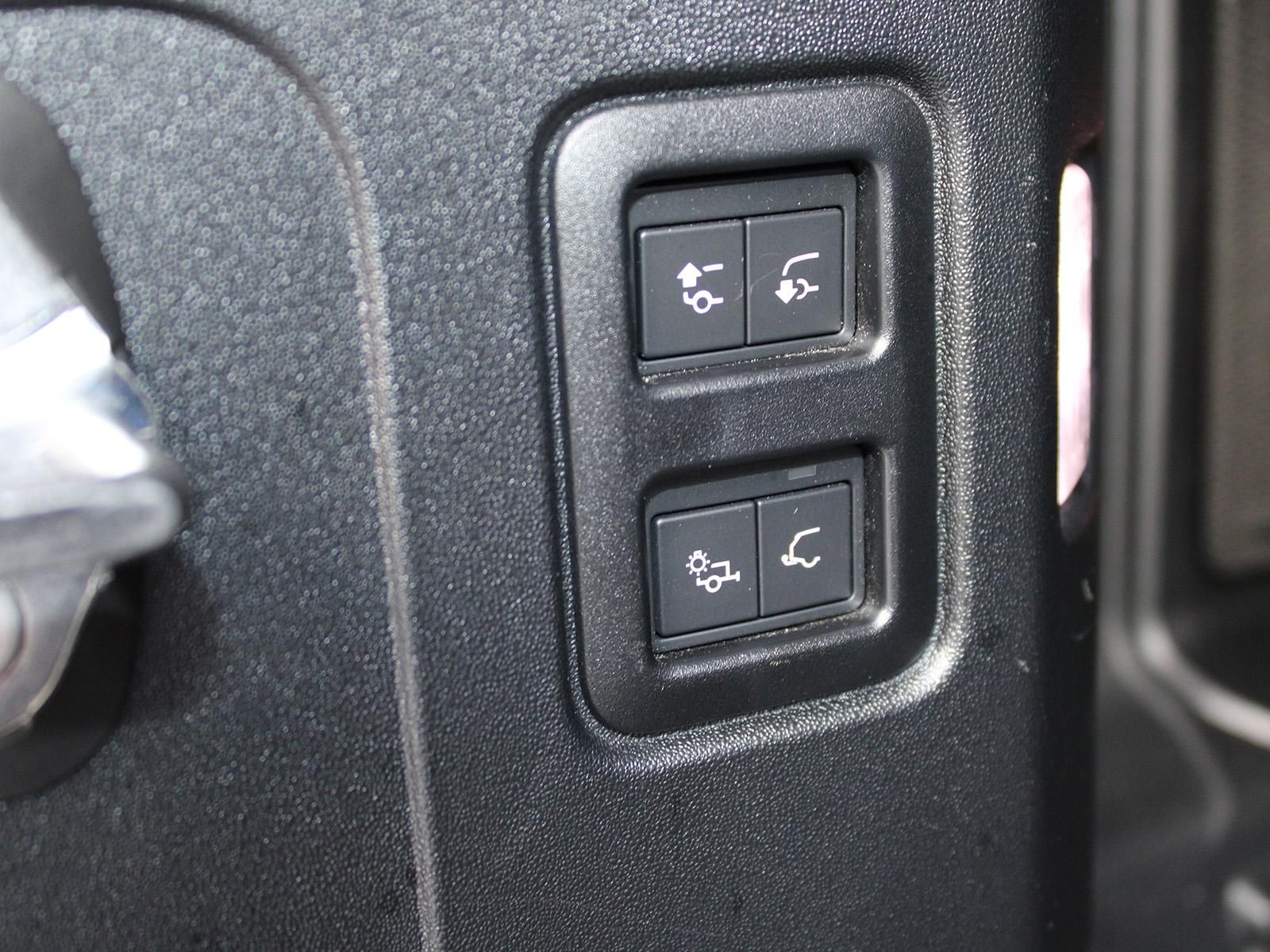 Fahrzeugabbildung Land Rover Land Rover Defender 110 D300 X-Dynamic HSE