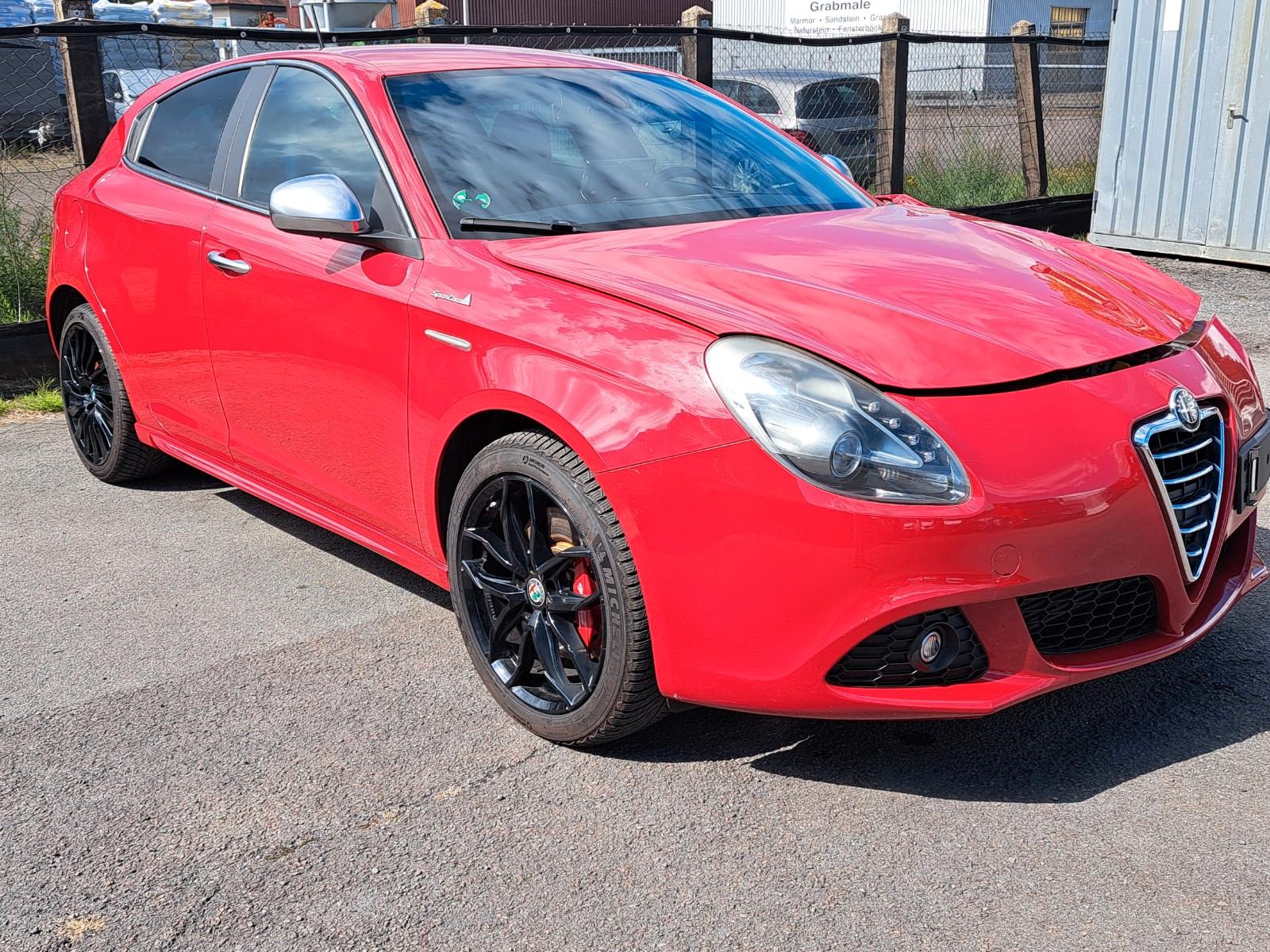 Alfa Romeo Giulietta QV Sportiva /Rot/Teilleder/LM18"/
