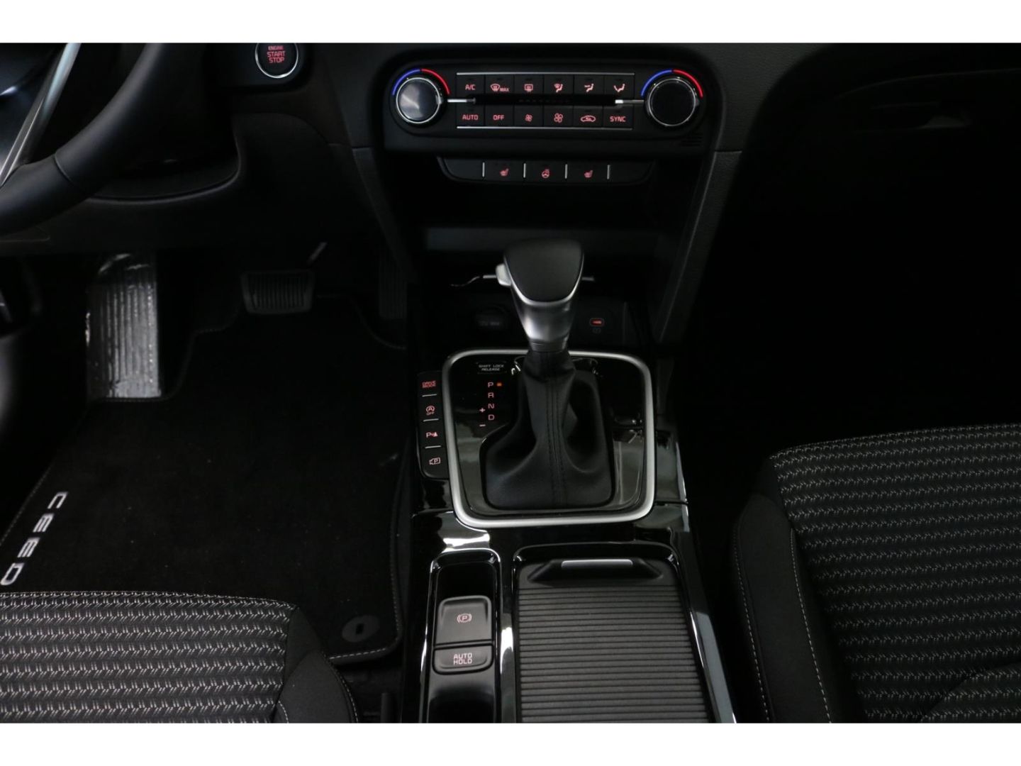 Fahrzeugabbildung Kia Ceed Ultimate Edition 1,5 T-GDi 48 V LED 17 Zoll