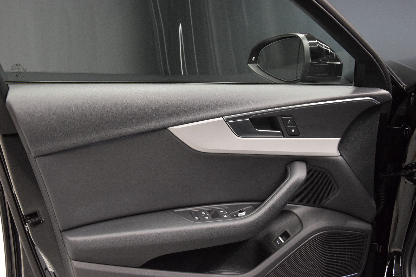 Fahrzeugabbildung Audi A4 Avant 40 TDI quattro B&O HuD Sitzbelü. ACC