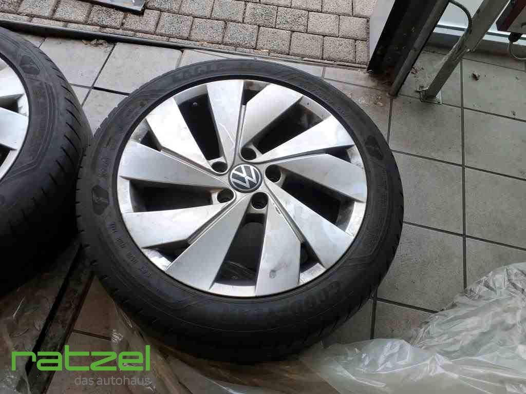 Fahrzeugabbildung Volkswagen Golf VIII Style 2.0 TDI DSG AHK+ Navi