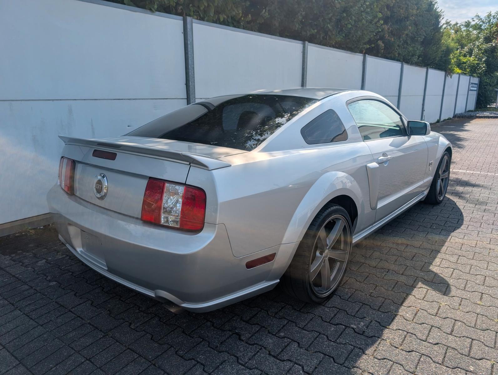 Ford Mustang GT V8 4.6 305ch - Sièges Sport éléctriques - Pneus été - Régulateur de vitesse
