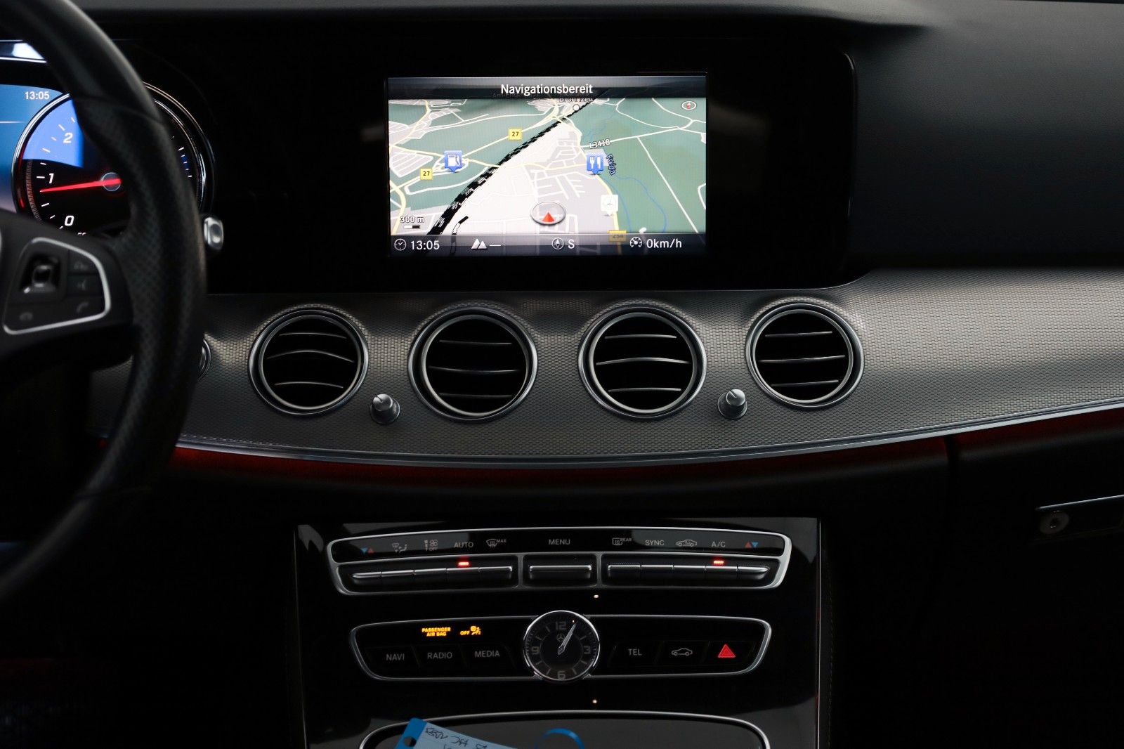 Fahrzeugabbildung Mercedes-Benz E 220d T T.Leder,Navi,LED,SD,Kamera,SH,PDC,SR+WR