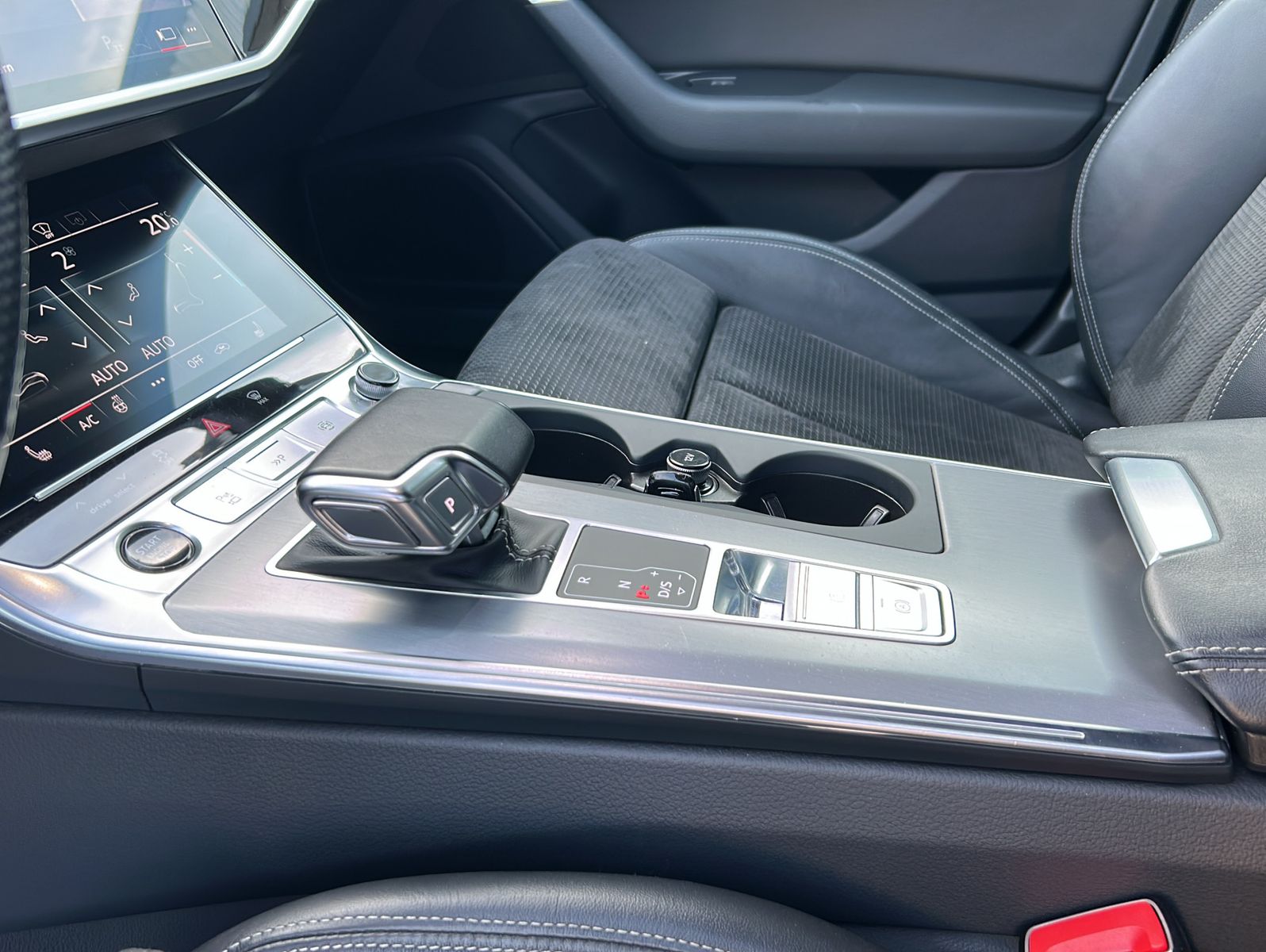 Fahrzeugabbildung Audi A6 55 TFSI e quattro S-Line Sport
