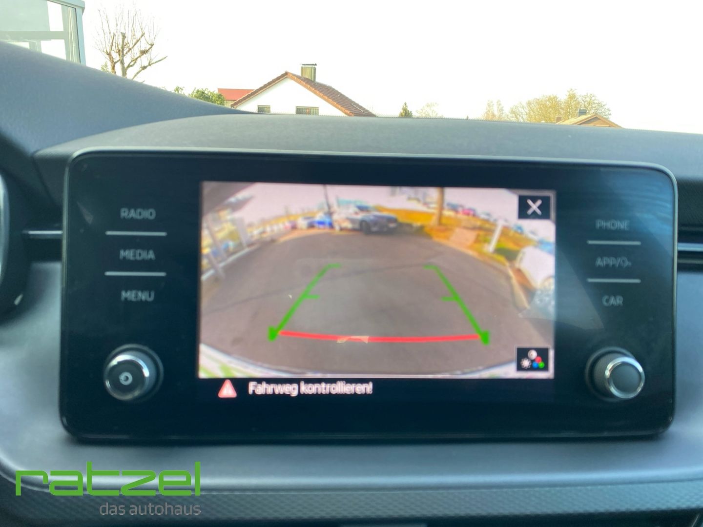 Fahrzeugabbildung SKODA Kamiq Ambition 1.0 TSI DSG RFK LED ACC Apple Car
