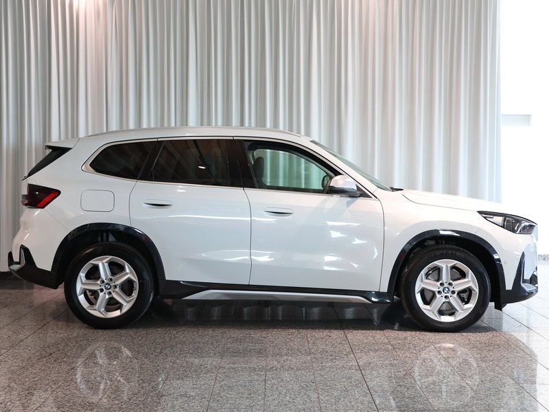 BMW X1 xDrive23d xLine Adp.LED DrivAss+ 360° HUD imagem 2