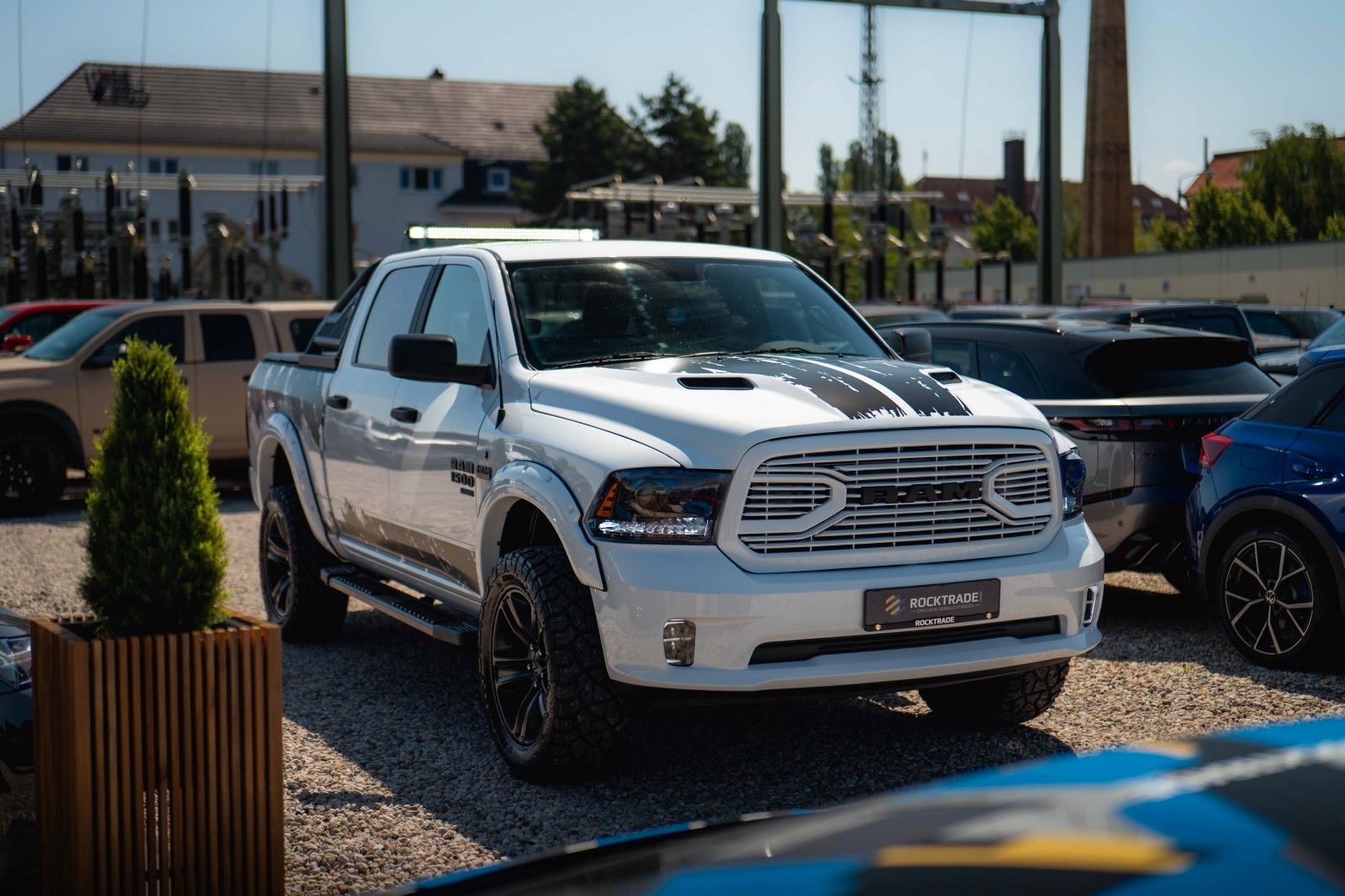 Fahrzeugabbildung Dodge RAM 5.7 V8 HEMI 4x4 OFFROAD Night-Paket *LED*19%