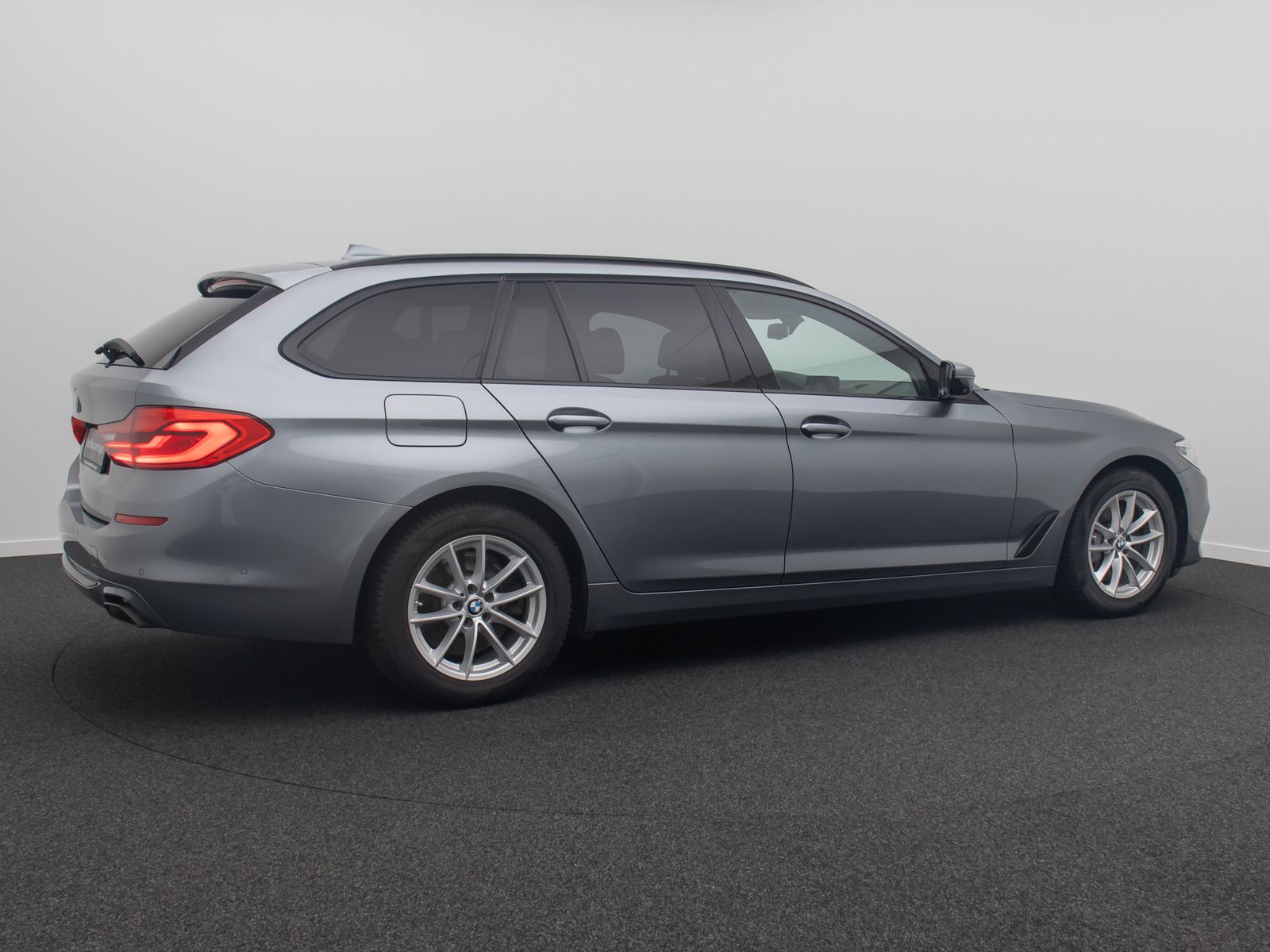 Fahrzeugabbildung BMW 540d xD SportLine 360&deg;HUD AHK DispKey SoftCl H/K