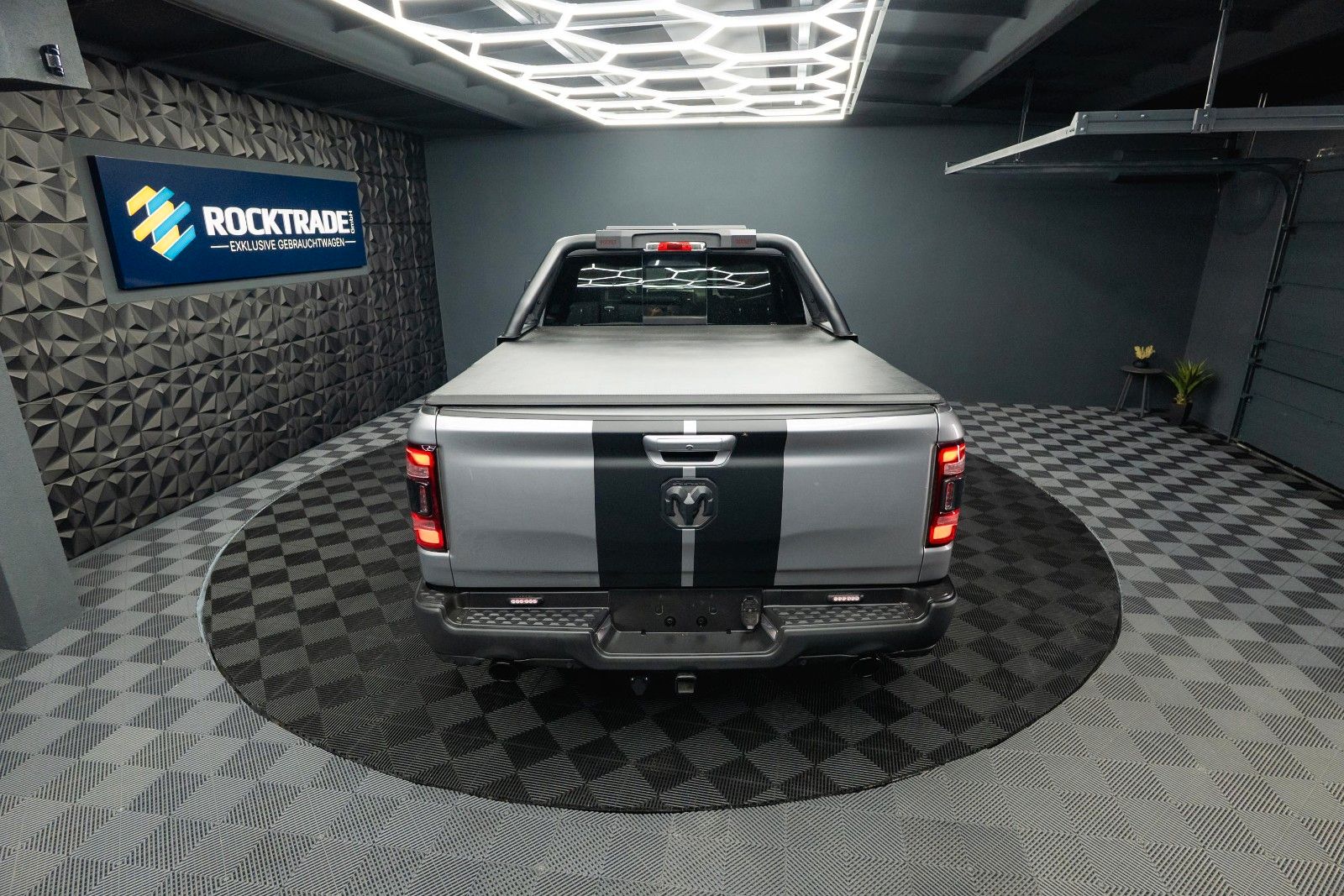 Fahrzeugabbildung Dodge RAM 5.7 V8 HEMI 4x4 OFFROAD LONGBED Seilwinde 5T