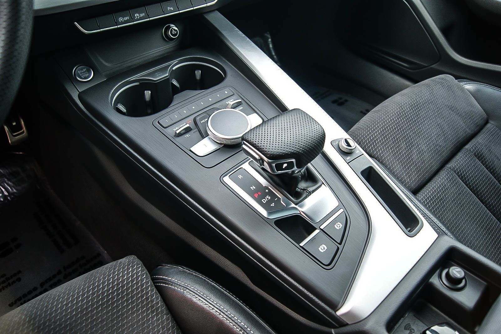 Fahrzeugabbildung Audi A4 Avant 20 TDI S-Line SPORT PANORAMA KAMERA DSP