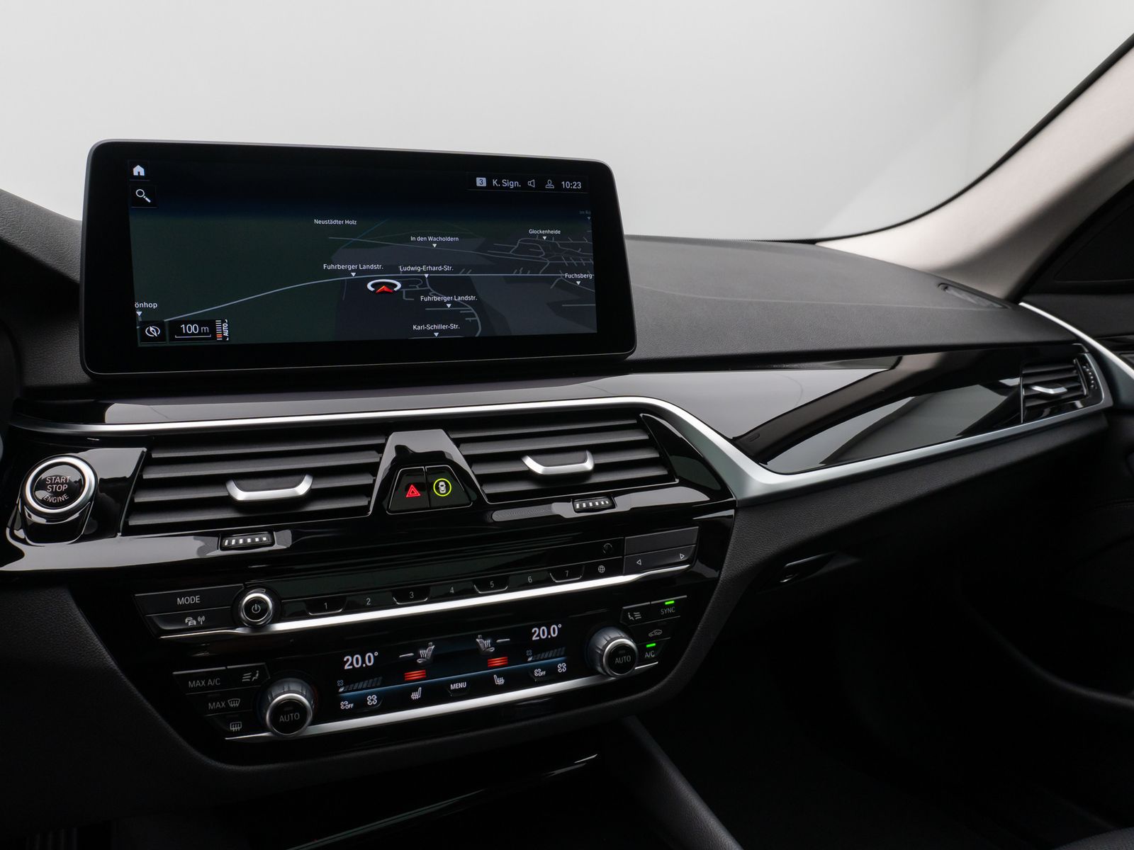 Fahrzeugabbildung BMW 520d Panorama Kamera DAB HiFi ACC Alarm M Sport