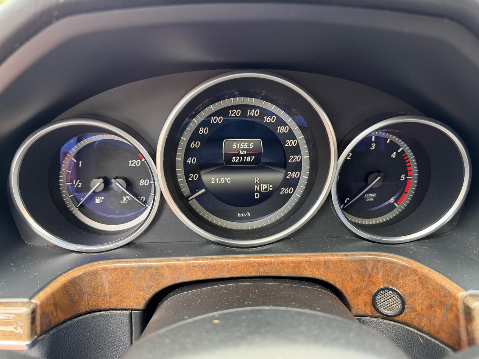 Mercedes-Benz E200 2013 — photo 26