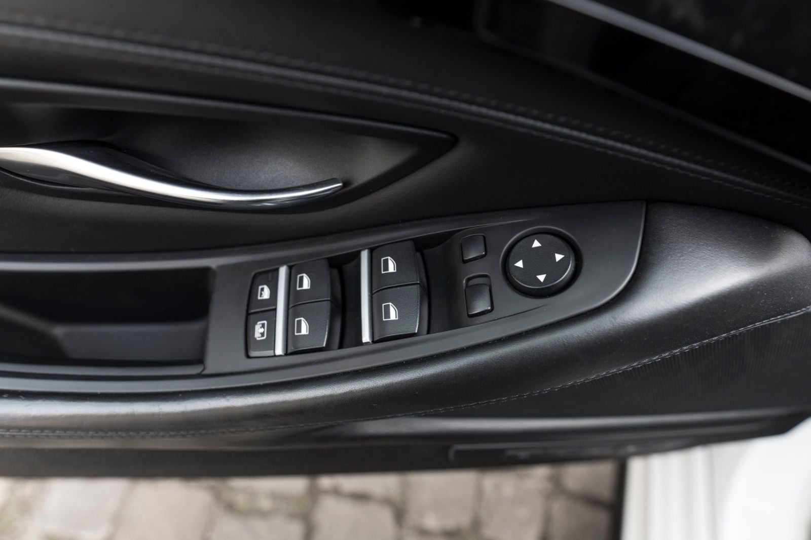 Fahrzeugabbildung BMW 550I M-SPORTPAKET HUD H&K LED KAM ACC