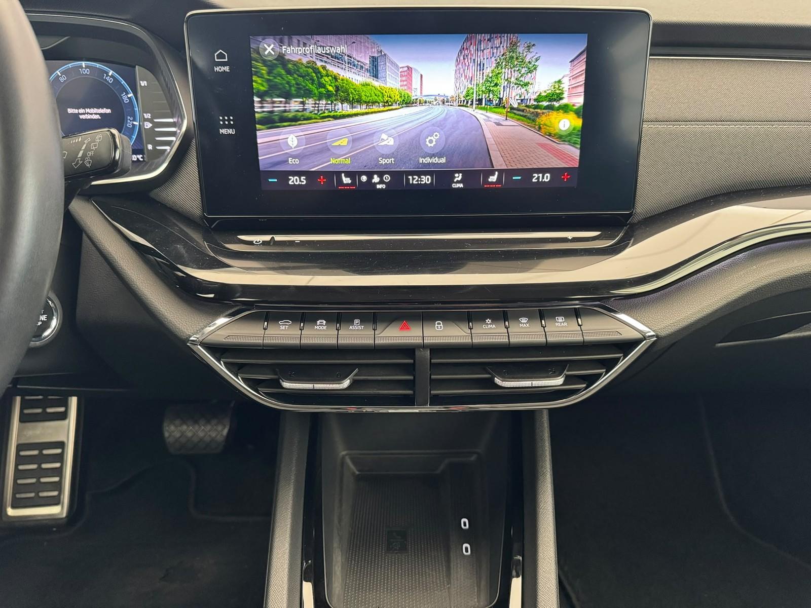 Skoda Octavia Combi 2.0TDI DSG+LED+KEYLESS+APP+PDC+MFL