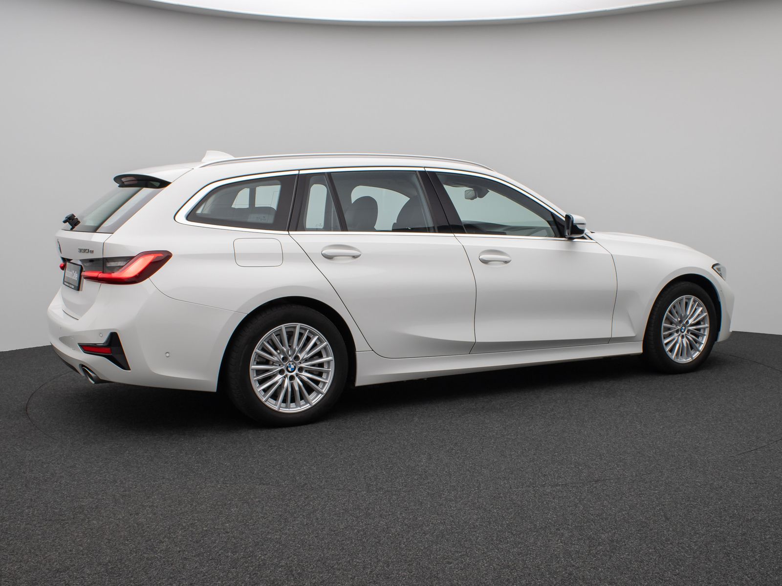 Fahrzeugabbildung BMW 330e xD Sport Line Kamera DAB Stop&Go Alarm LED