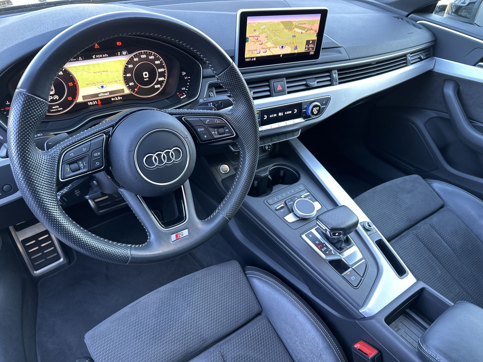 Fahrzeugabbildung Audi A5 SpB 35 TDI S-Line NAV+LED+AHK+V-COCKPIT+PANO