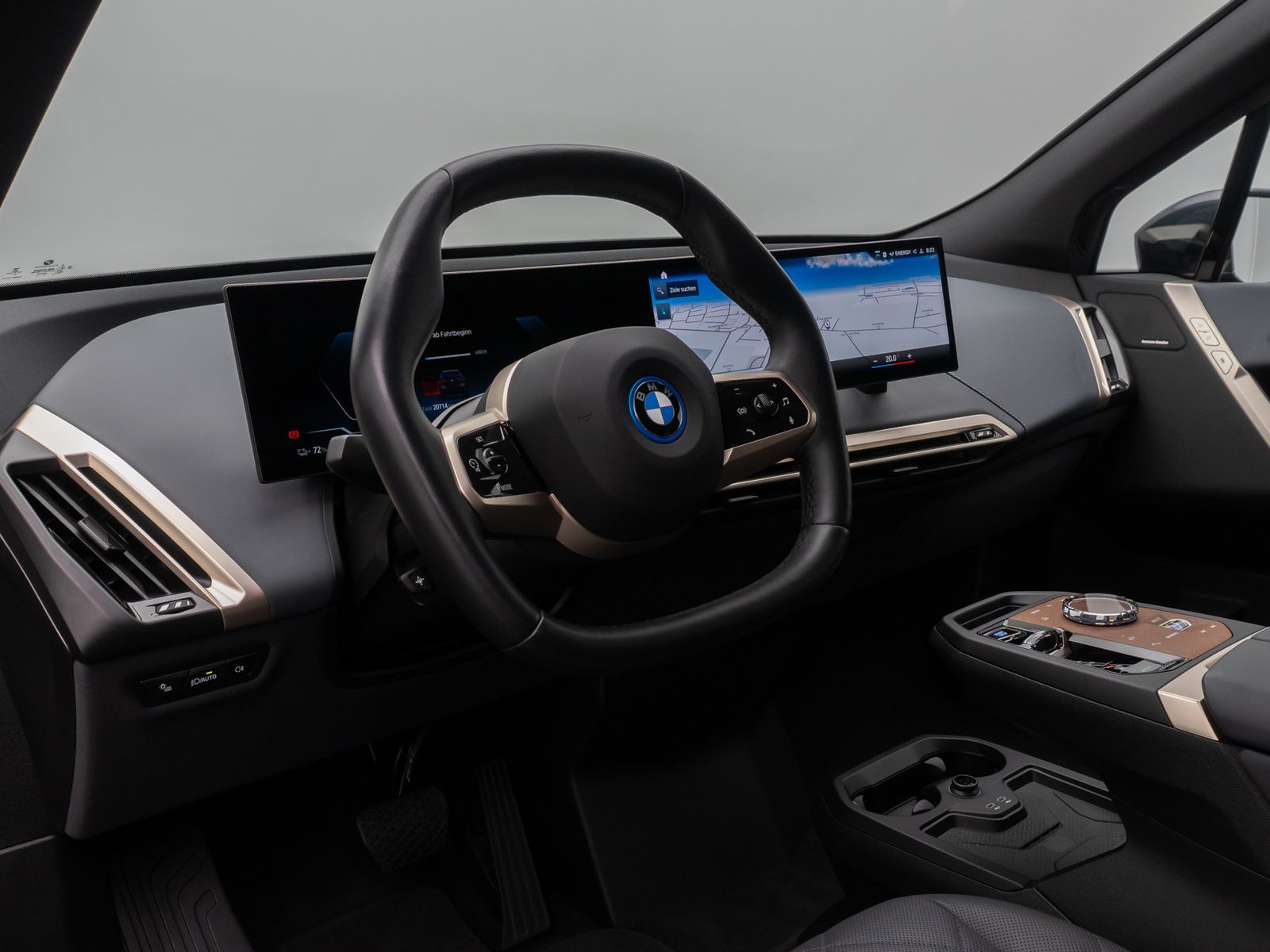 Fahrzeugabbildung BMW iX xD40 Sportpaket DAB SkyLounge 360° AHK 22Zoll