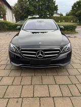 Mercedes-Benz E 220 d 4MATIC Autom. -1.Hand.Scheckheftgepflegt - Mercedes-Benz E 220 Gebrauchtwagen in München