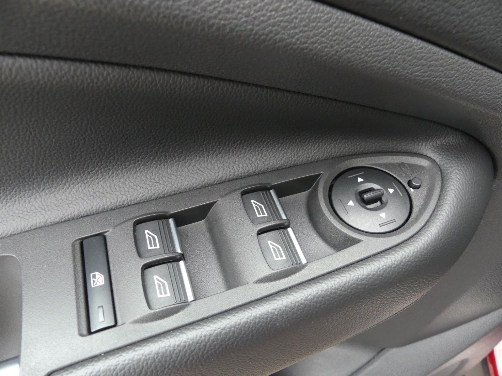Fahrzeugabbildung Ford Kuga Titanium*Kamera*8-fach bereift