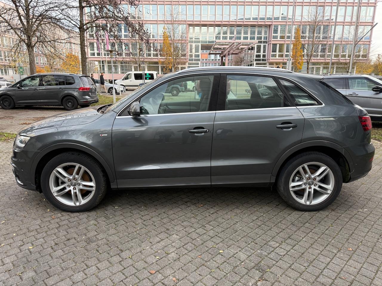 Audi Q3 2.0 TFSI S tronic quattro *3xS-Line*Panorama*