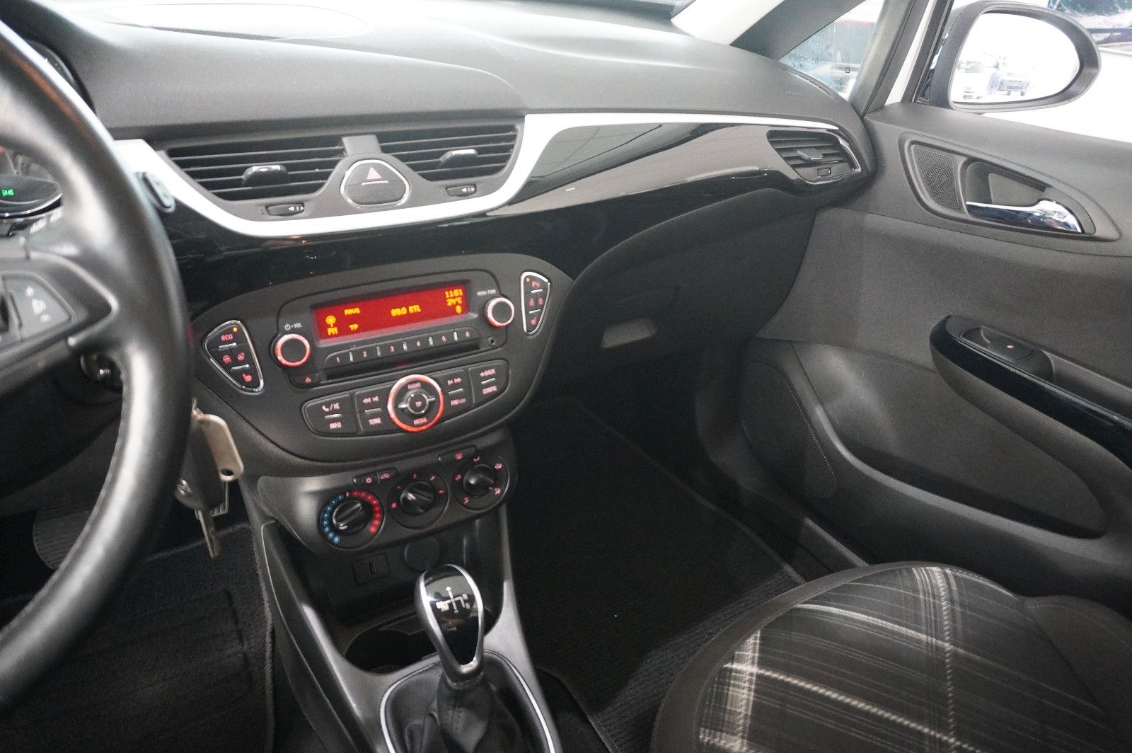 Fahrzeugabbildung Opel Corsa E 1.2 COLOR EDIT. AUTOM. LED/SHZ/SPORT/USB