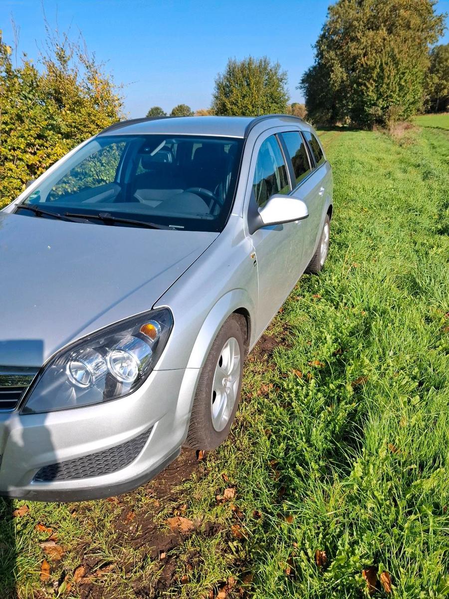 Opel Astra 2011 — photo 12
