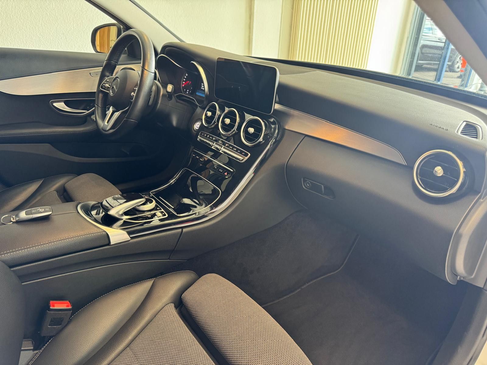 Fahrzeugabbildung Mercedes-Benz C 200 T-Modell AVANTGARDE/AHK/NAVI/KLIMA