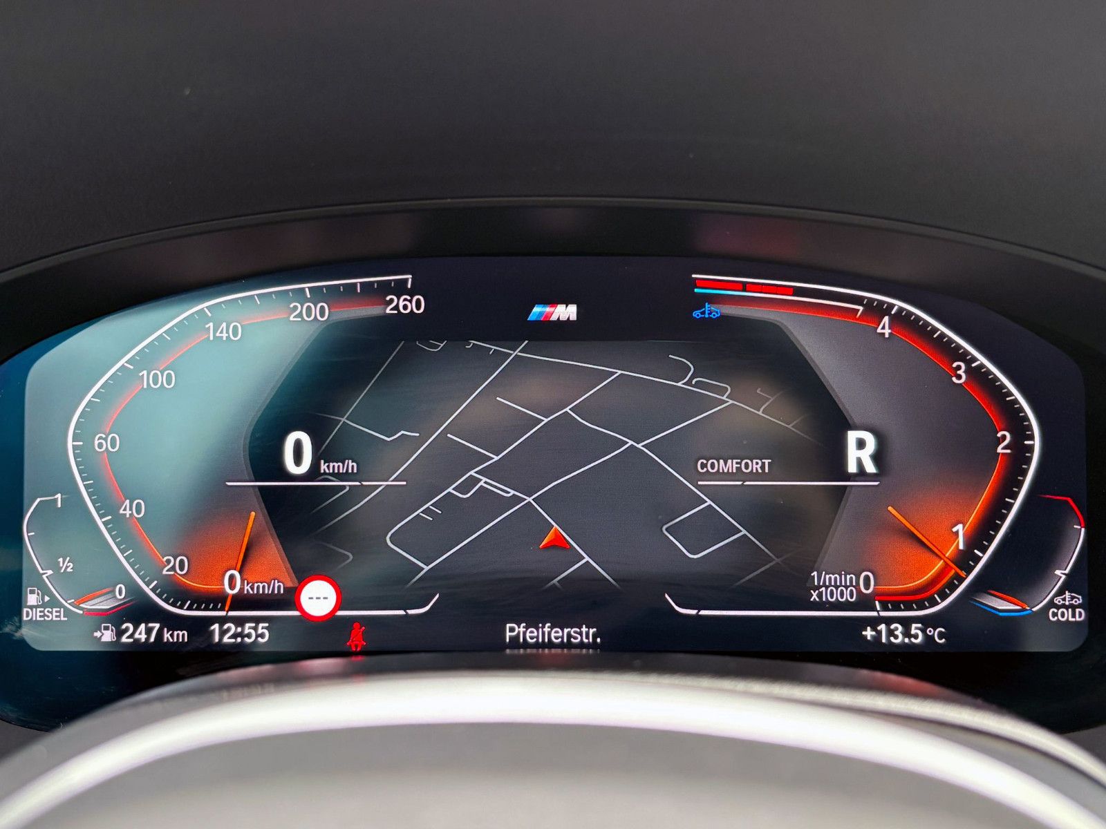 Fahrzeugabbildung BMW 520d Steptr. Limo M-Sport ACC KAM AHK LED SHZ