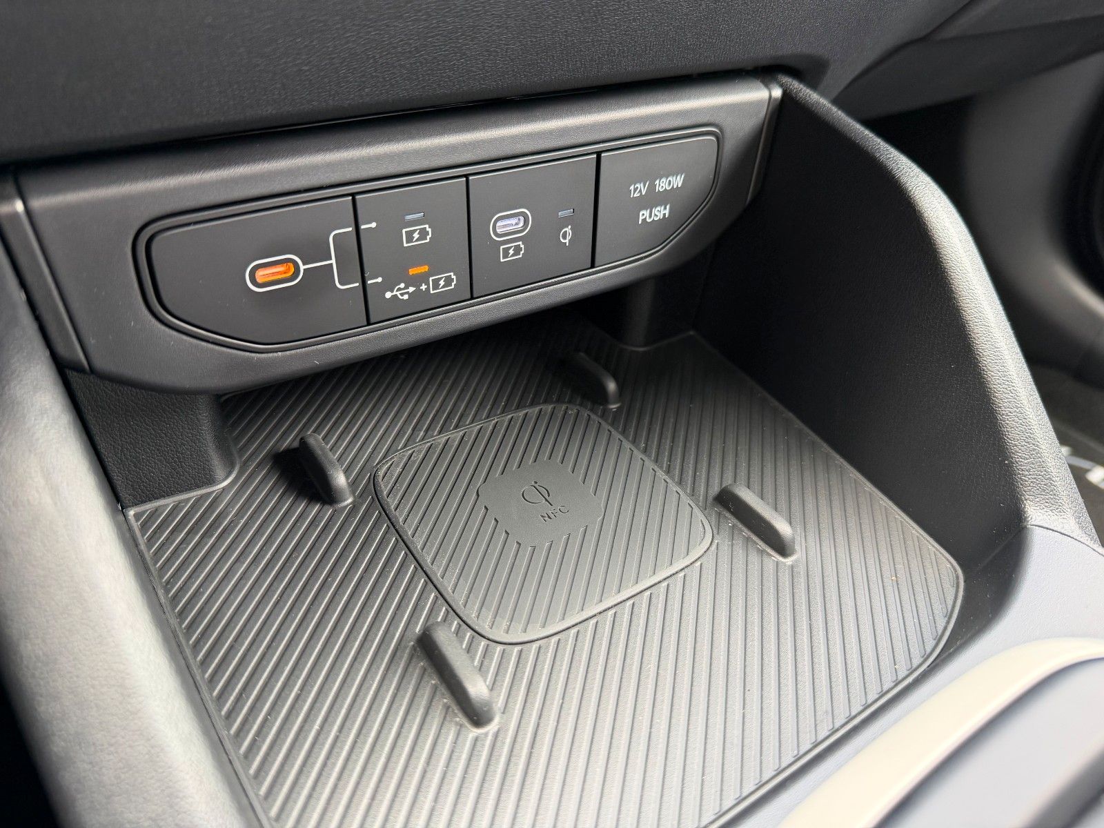 Fahrzeugabbildung Kia K4 1.6 T-GDI 180PS DCT GT-Line VOLL
