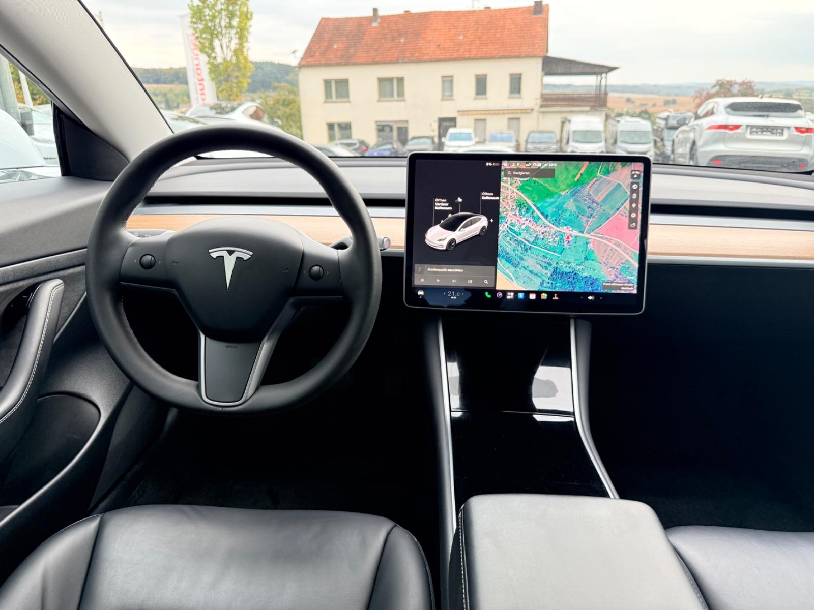 Tesla Model 3 Standard Range Plus | 283 ch | BVA | Toit panoramique | Cuir | Sièges chauffants AV/AR | Attelage amovible