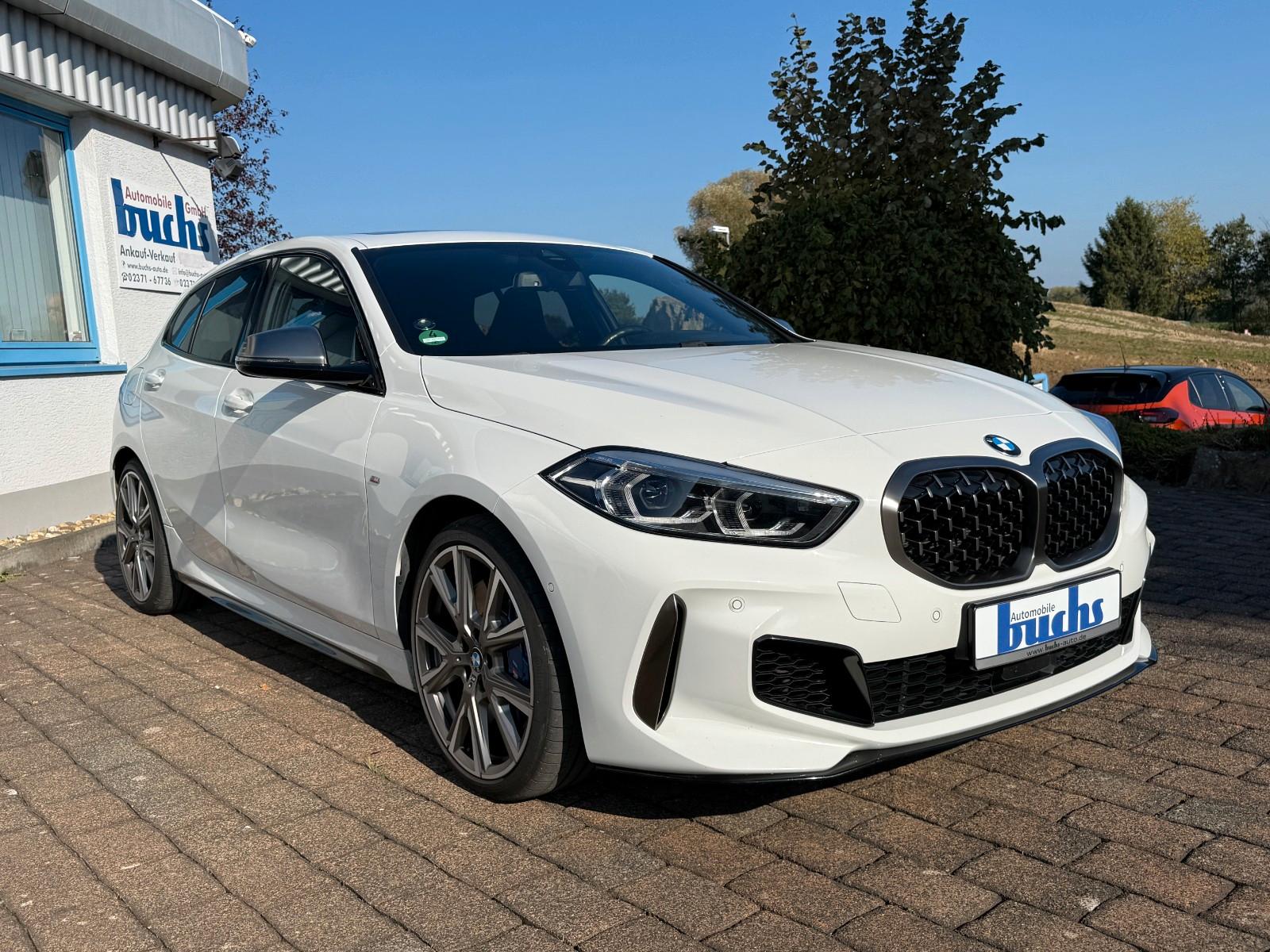 BMW M135 i xDrive HUD Harman Kardon Lenkradh. Pano