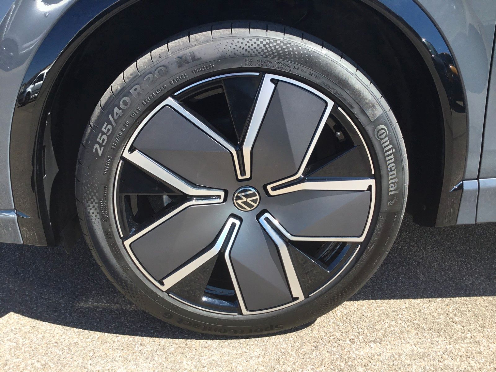 Fahrzeugabbildung Volkswagen Tiguan 2.0 TSI DSG 4M R-Line+Pano+AHK+IQLight+20