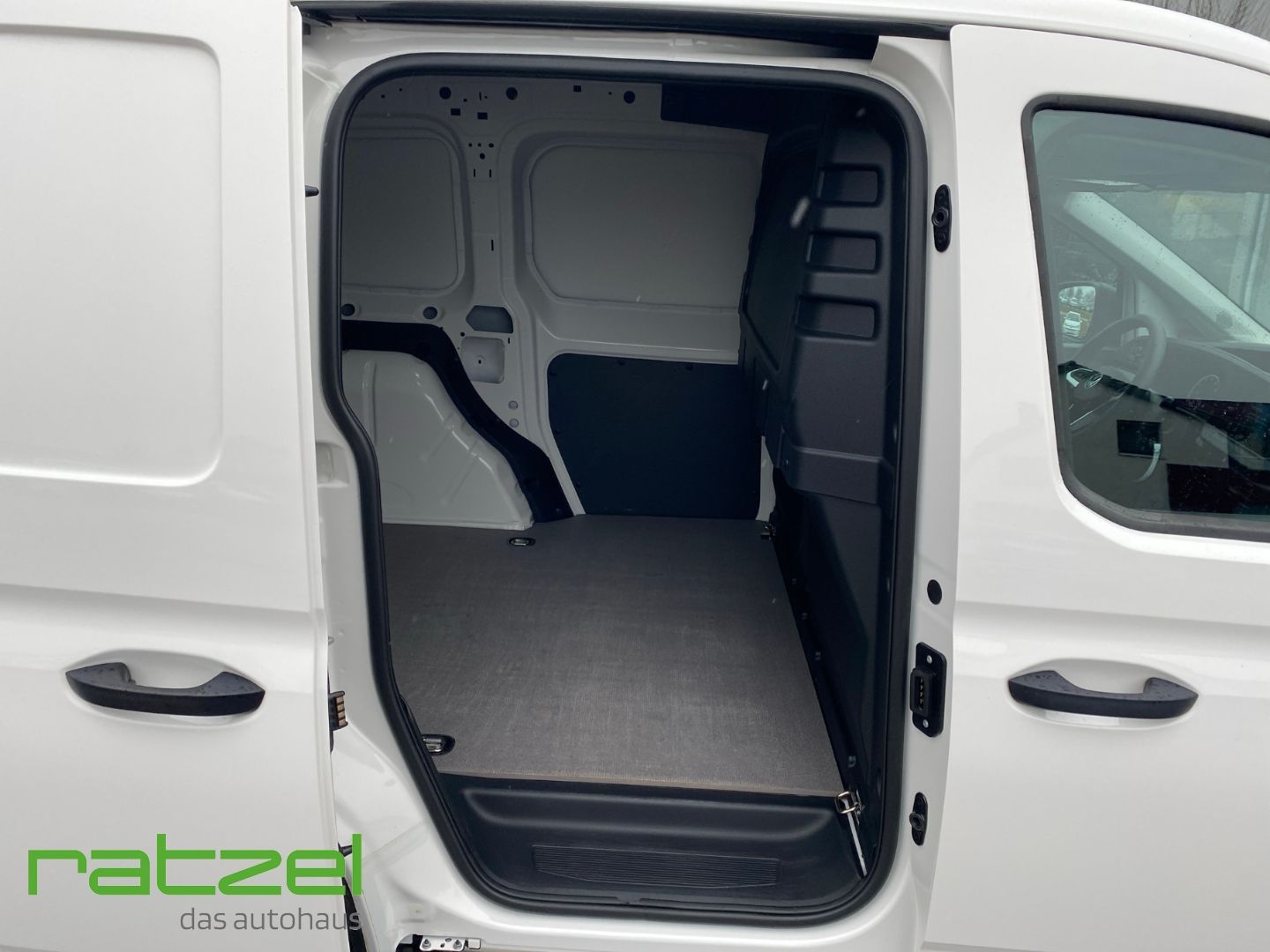 Fahrzeugabbildung Volkswagen Caddy Basis Kasten Cargo KR 1.5 TSI DAB Tel.-Vor