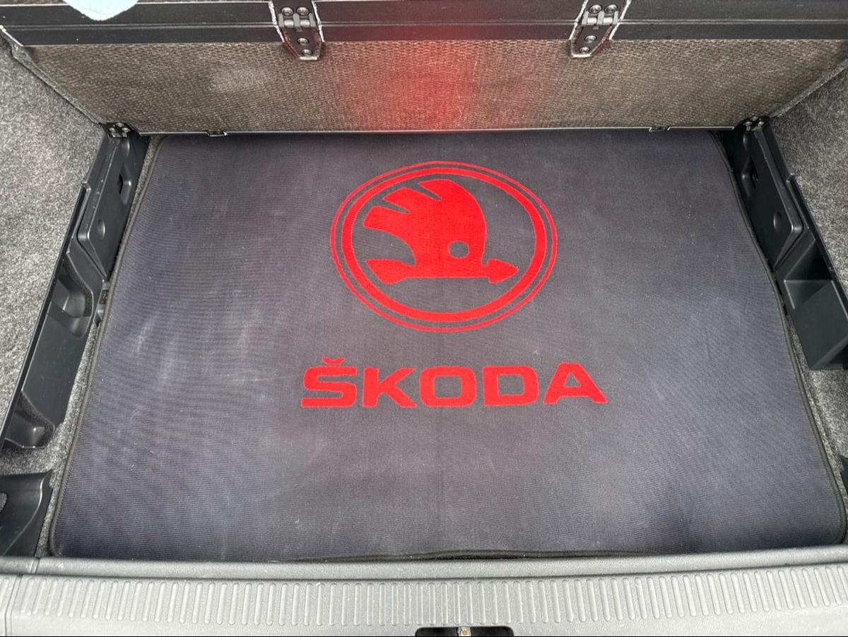 Skoda Octavia Combi RS Klima Navi Xenon -nur 73.000km!