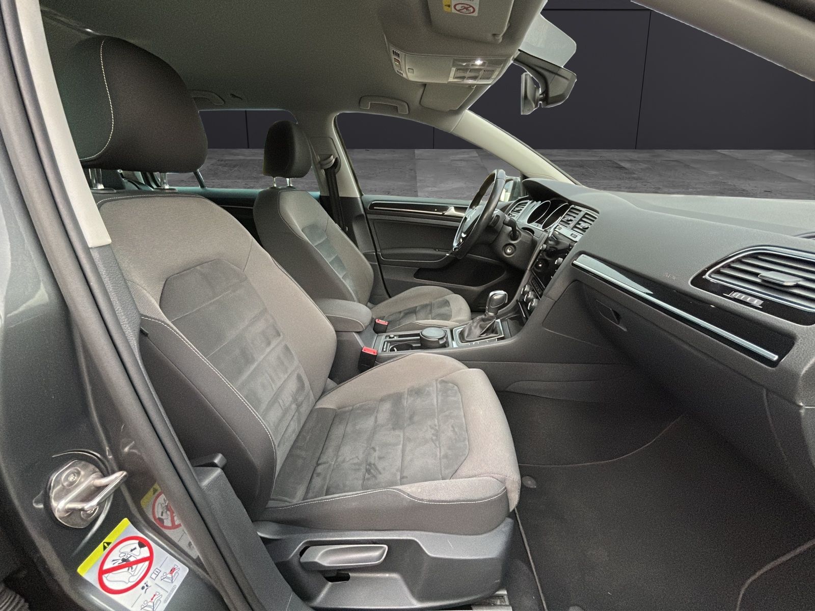 Fahrzeugabbildung Volkswagen Golf VII Variant Highline TSI DSG LED ACC SH Mas