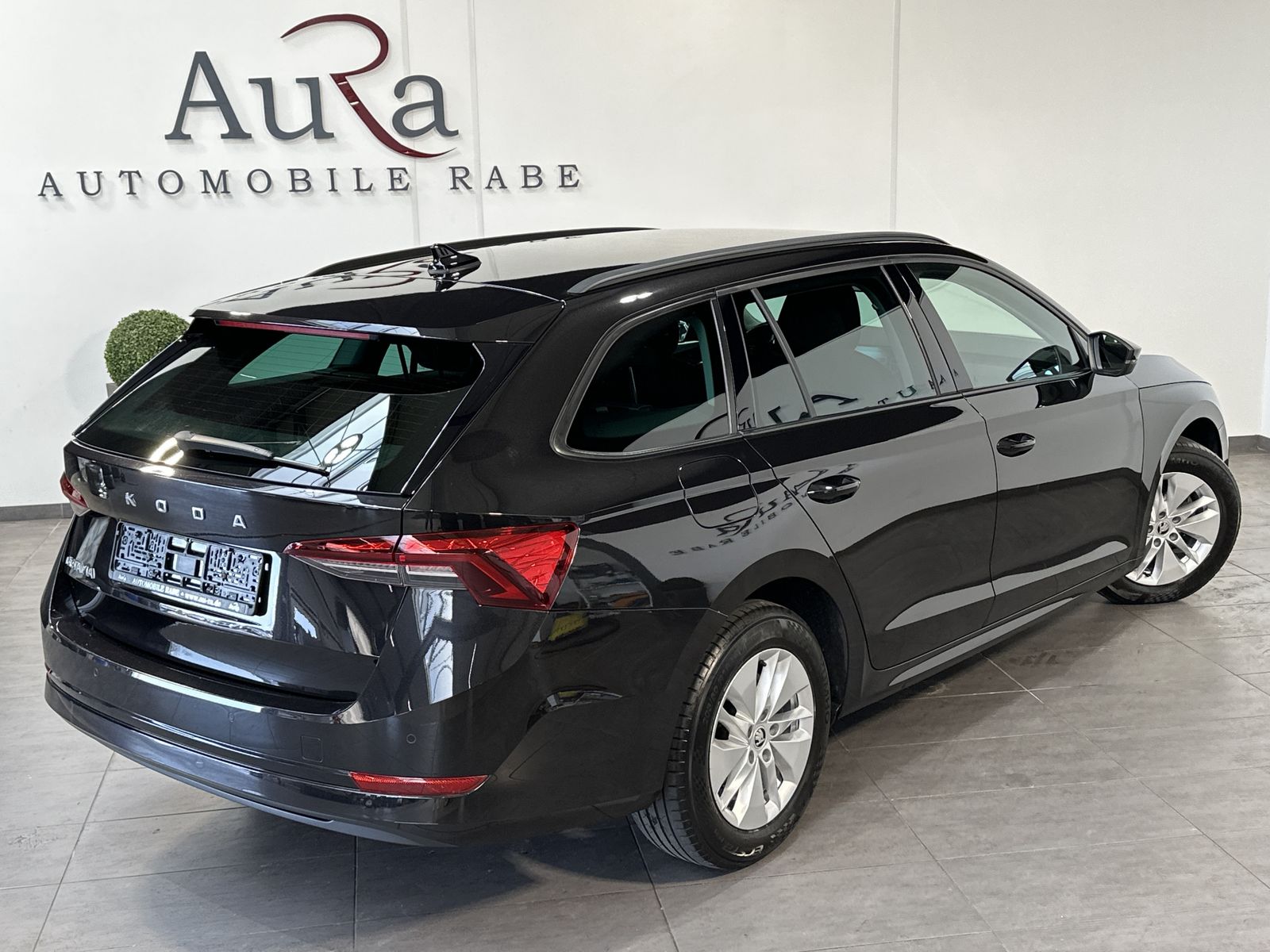 Fahrzeugabbildung SKODA Octavia Combi 2.0 TDI DSG Ambition NAV+LED+ACC