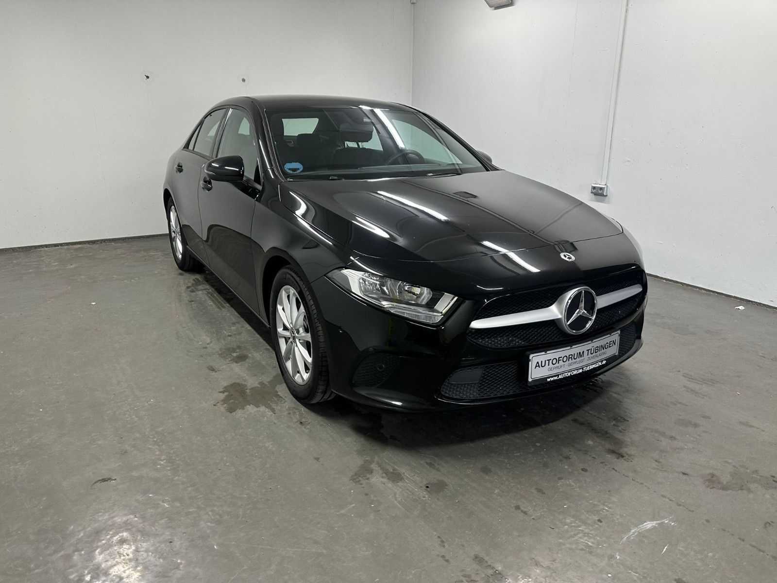 Fahrzeugabbildung Mercedes-Benz A 200 d Limousine *KAMERA*NAVI*CARPLAY*AHK*