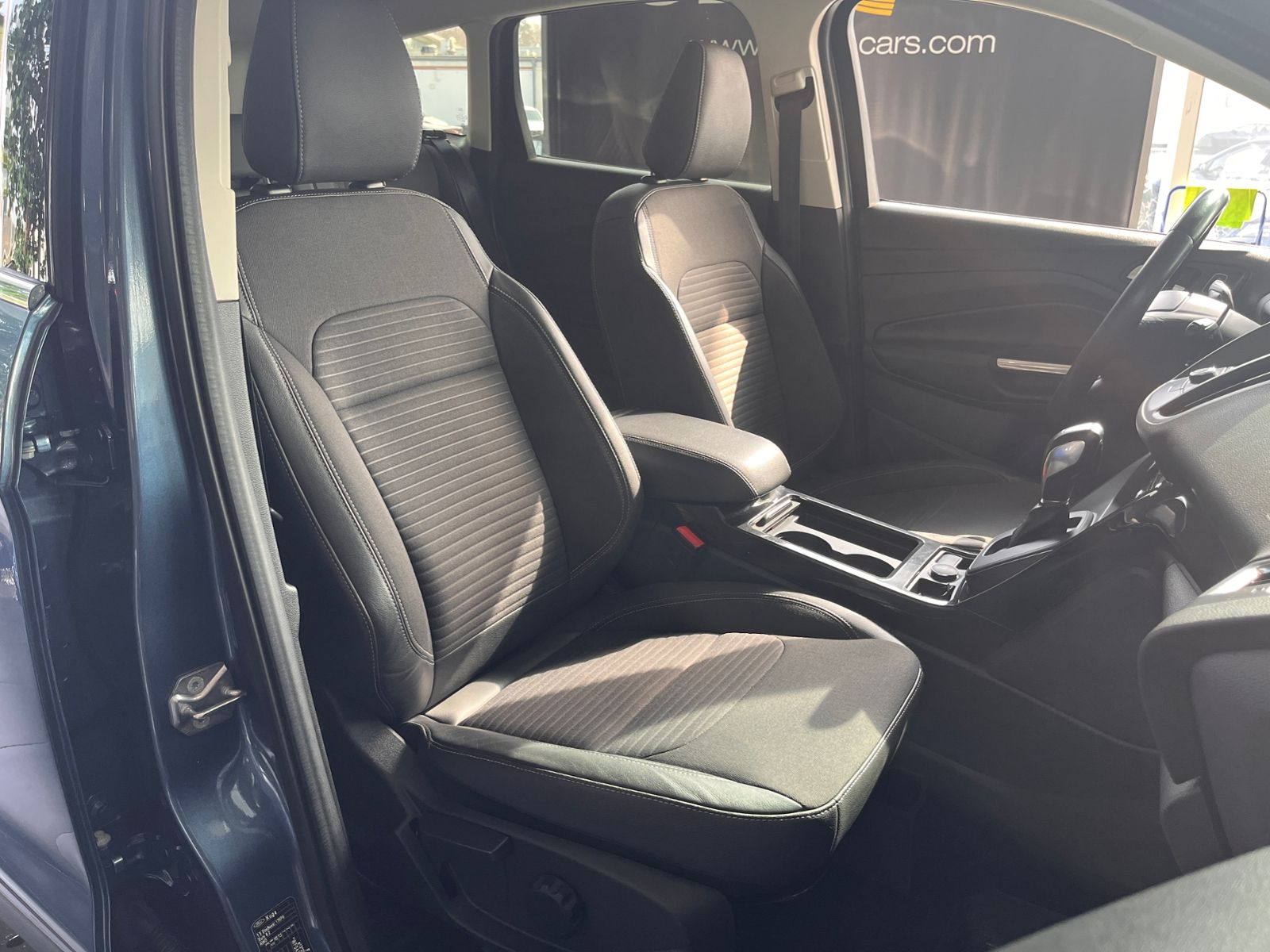 Fahrzeugabbildung Ford Kuga Titanium 4x4 AHK CARPLAY NAV DAB SHZ